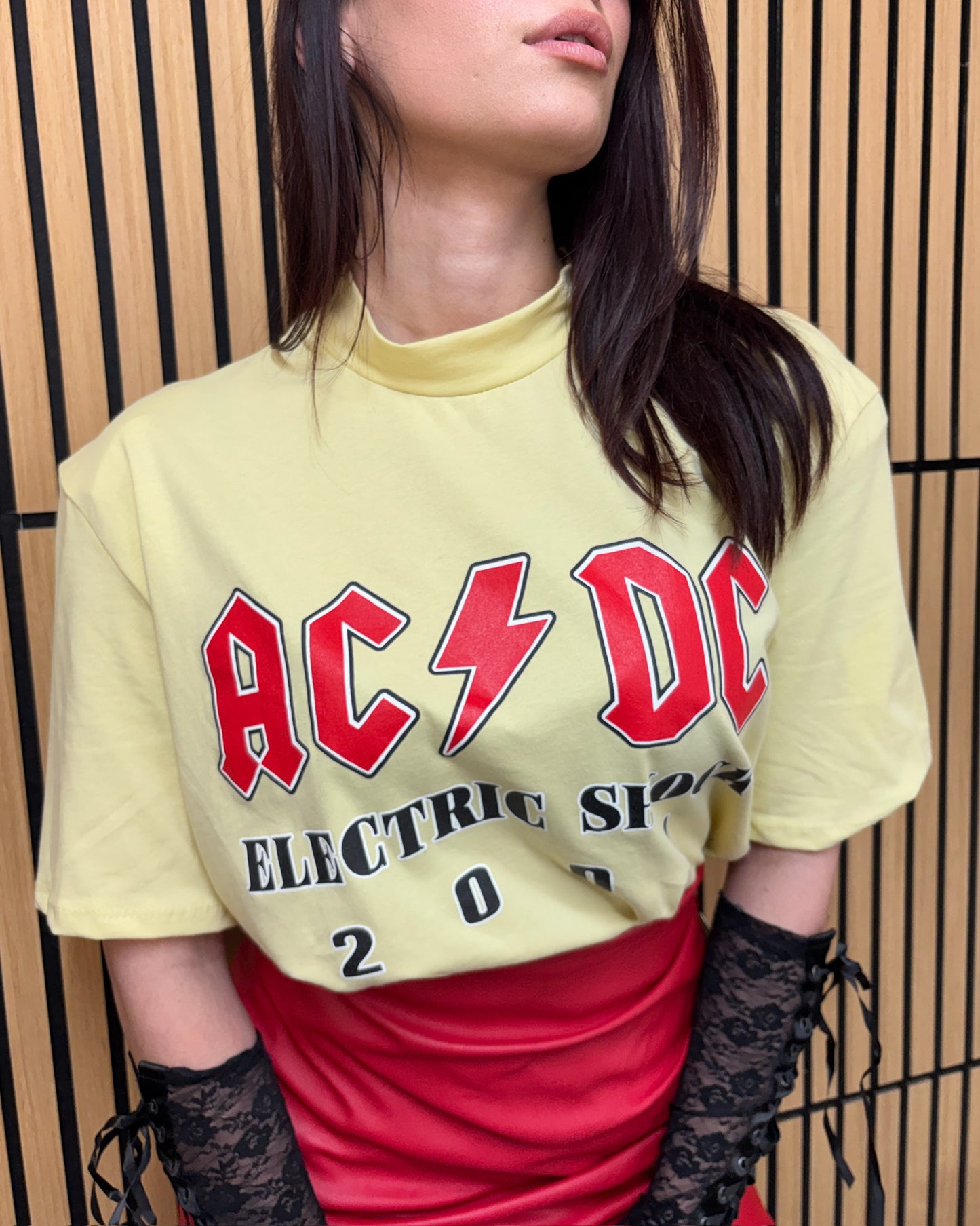 T-SHIRT ACDC CON SPALLINA