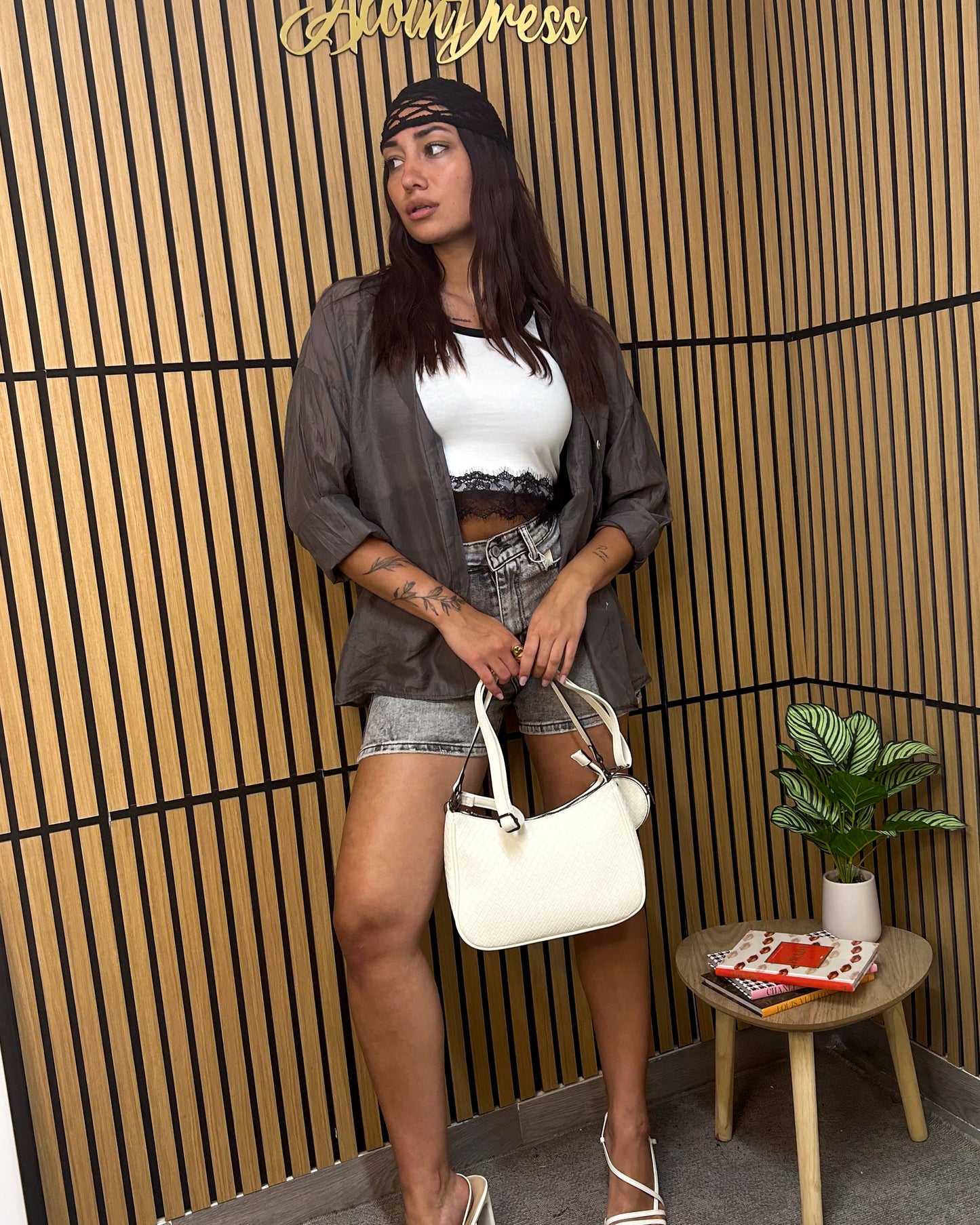 SHORT GREY